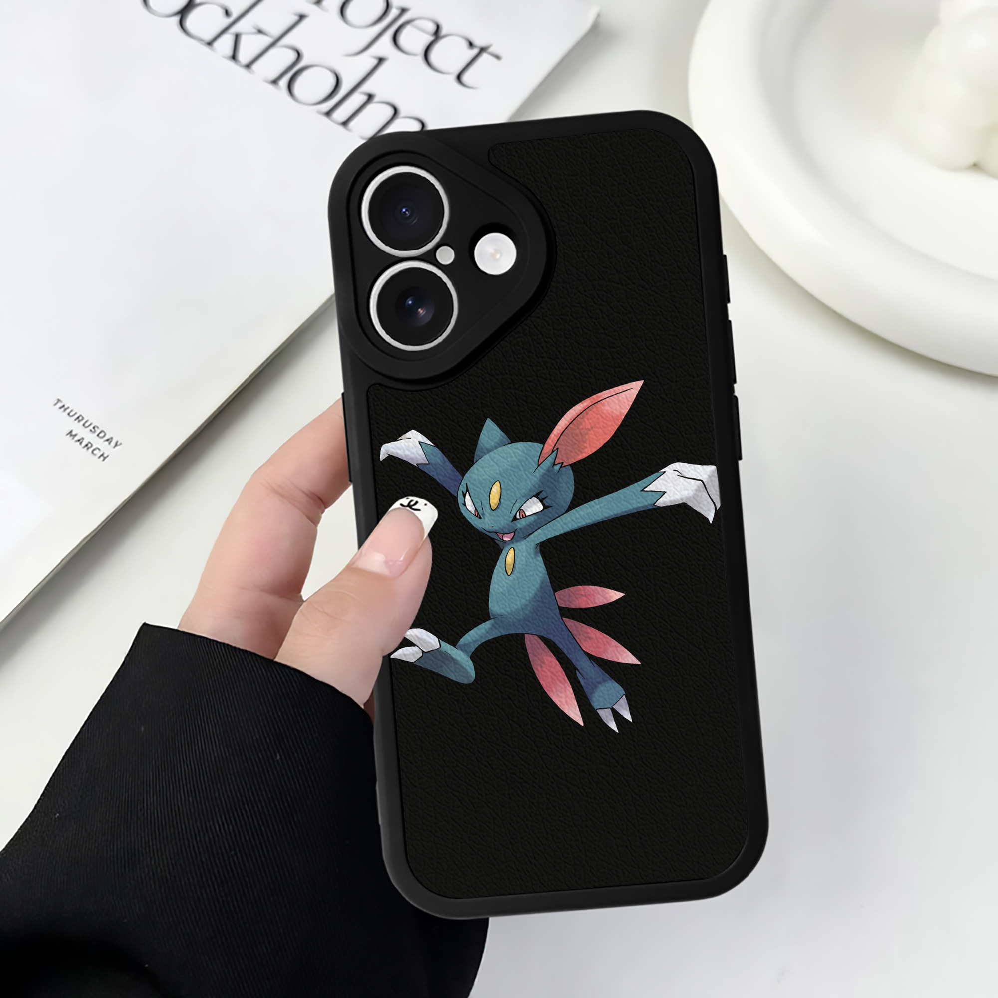 （画像用） ポケットモンスター Pokémon 【iPhone 16シリーズ対応】シリコンスマホケース（レザー調） 材質：シリコン